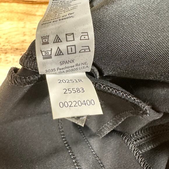 Spanx NWT The Perfect Black Pant Ankle Backseam Skinny Leggings Size XS Ponte - Picture 9 of 13
